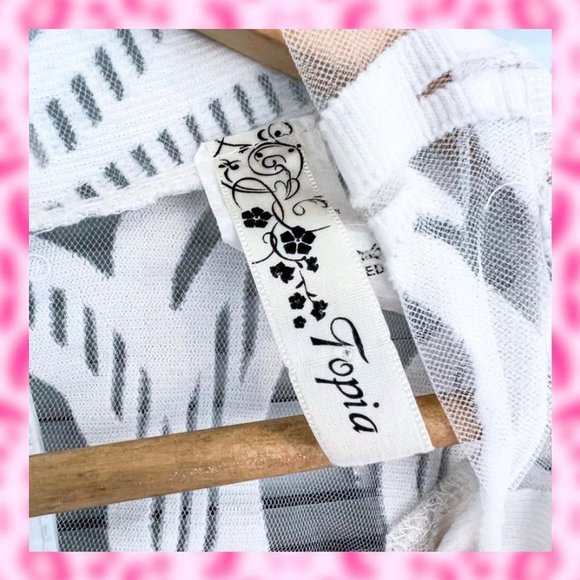 Plus Size Bodysuit 🎀  Size 3X 🎀 Y2K  🎀 Sheer White Long Sleeve Bodysuit - Picture 2 of 4